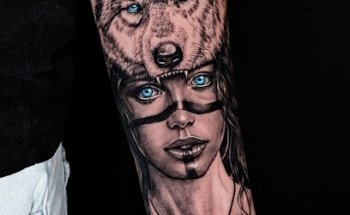 The Right Hand Tattoo Studio